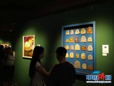 北京、海南女畫家作品展海口開幕 在騎樓老街刮文藝風(fēng)