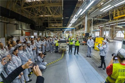 向奮斗者致敬:中視協(xié)文藝志愿者小分隊(duì)走進(jìn)東風(fēng)商用車展開展服務(wù)采風(fēng)