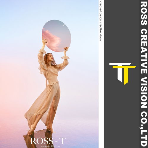 馬蘭戈尼 時(shí)裝創(chuàng)作 羅思文化以 it starts with a dream 為概念大氣而簡約的手法 低調(diào)而精致 文藝而空靈的氣息羅思文化視覺工廠帶你開啟新征途拍攝畫報(bào)主要采取鏡像的拍攝方法和構(gòu)圖畫面非常地簡潔,倒影與實(shí)像不規(guī)則形狀區(qū)分而背景是廣袤 純凈的