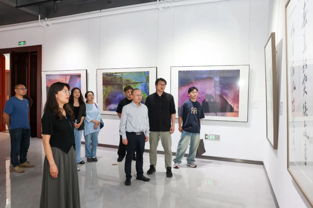 藝術(shù)家導(dǎo)覽｜茉莉花開·文藝輕騎兵志愿行——2024江蘇省書畫院寫生創(chuàng)作匯報(bào)巡展（永聯(lián)村分館）